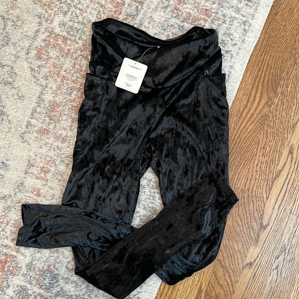 Fabletics size Medium velvet leggings